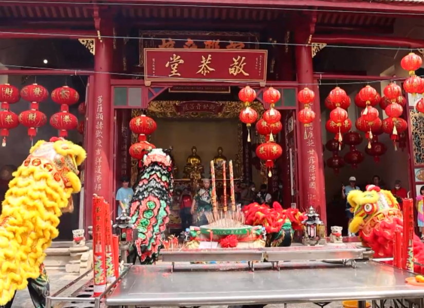 Imagen de la celebración del año nuevo chino en un templo en Shanghai.
