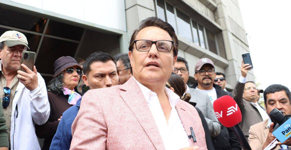 El crimen organizado y la crisis política amenazan al periodismo en Ecuador, según informe
