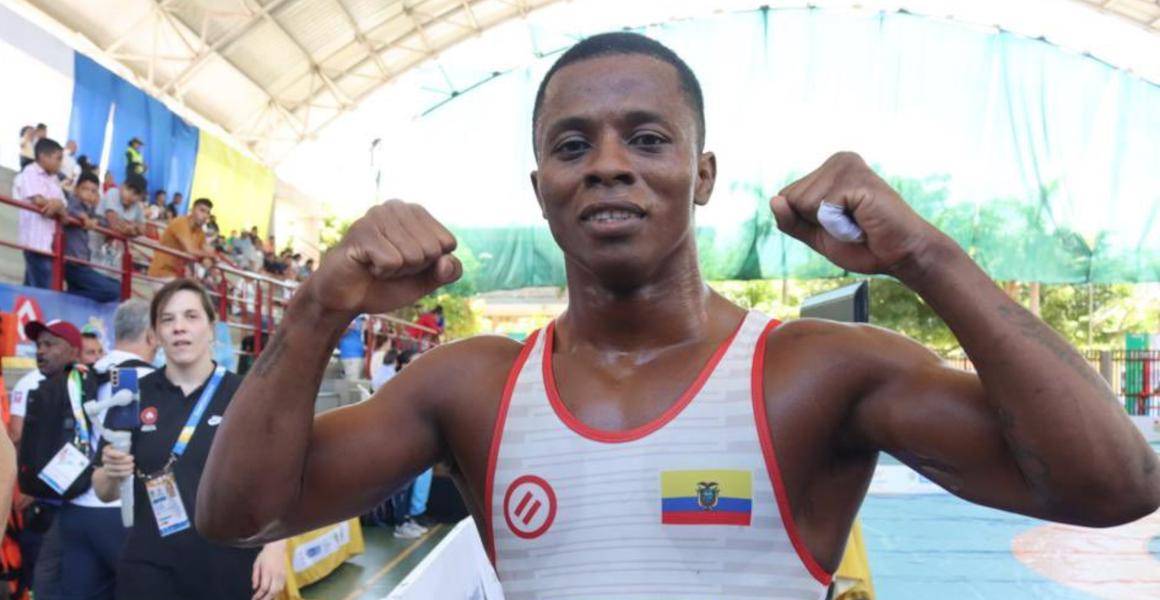 Andrés Montaño gana en lucha y clasifica a los Juegos Olímpicos París 2024