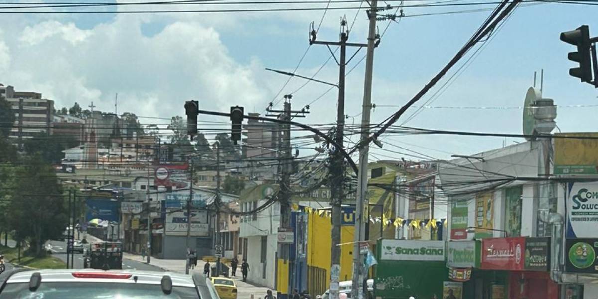 Quito | Los usuarios reportan semáforos sin funcionamiento por cortes de energía