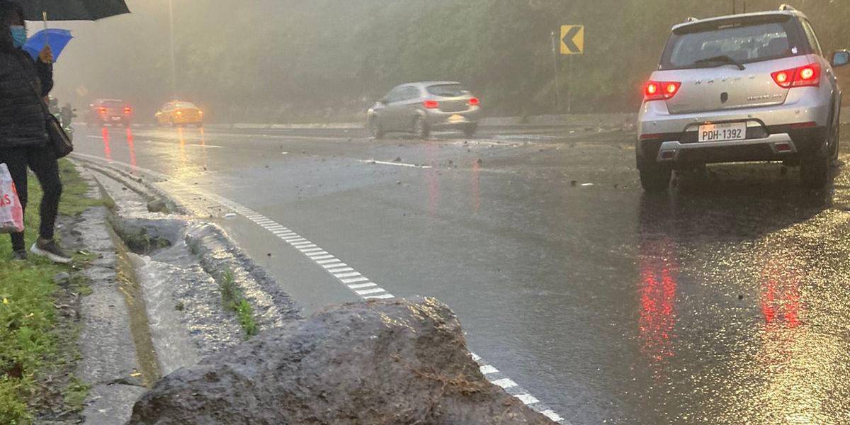 La lluvia en Quito causa estragos: este es el estado de las vías