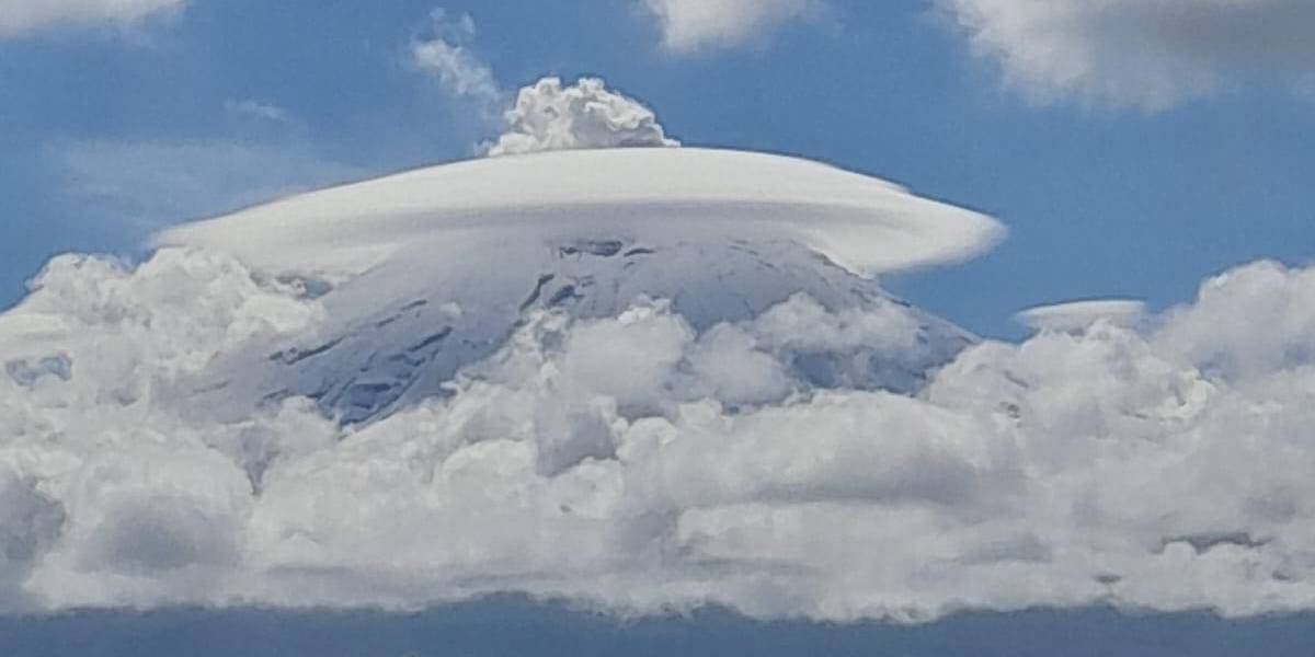 El volcán Cotopaxi emana columna de ceniza que podría caer en Pichincha y Napo