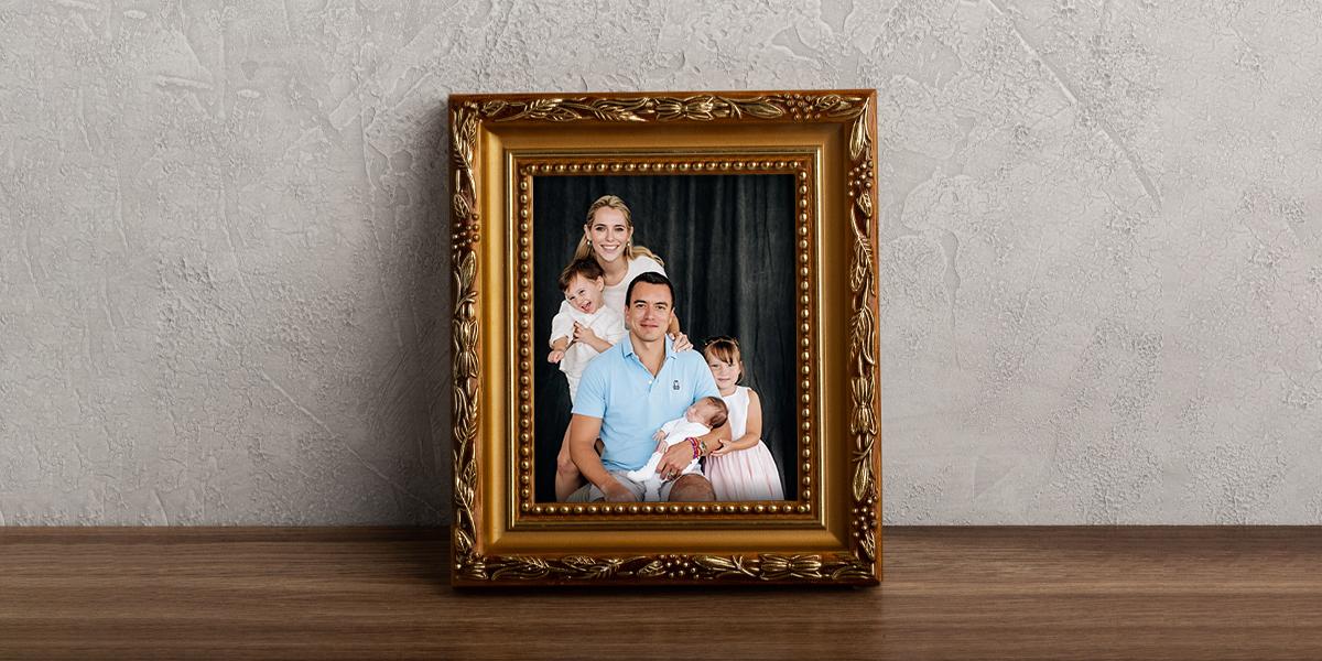 Presidente Daniel Noboa comparte emotiva foto de su familia