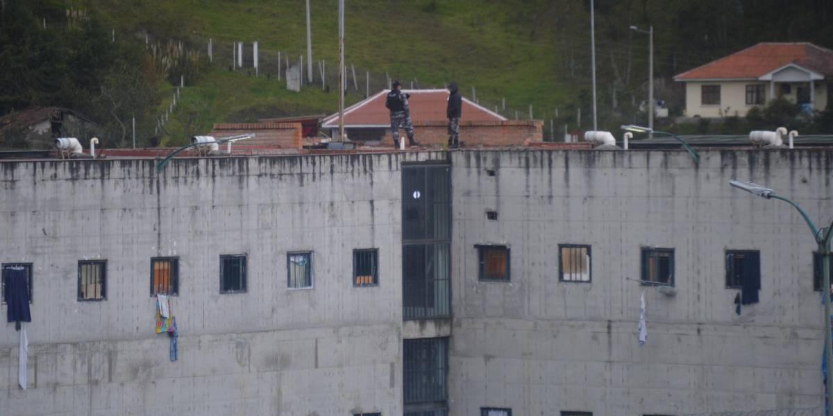 Crisis carcelaria Ecuador: guías penitenciarios están retenidos en la cárcel de Turi