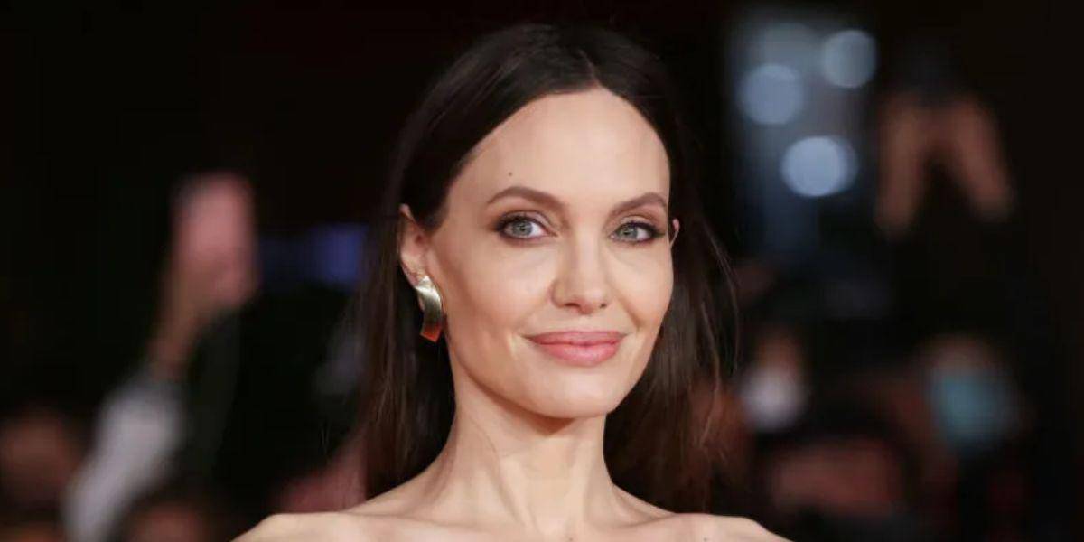 El controversial nuevo tatuaje de Angelina Jolie causa debate en redes sociales