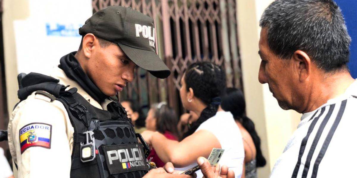 Elecciones Ecuador 2023: 945 detenidos durante operativos policiales alrededor del país