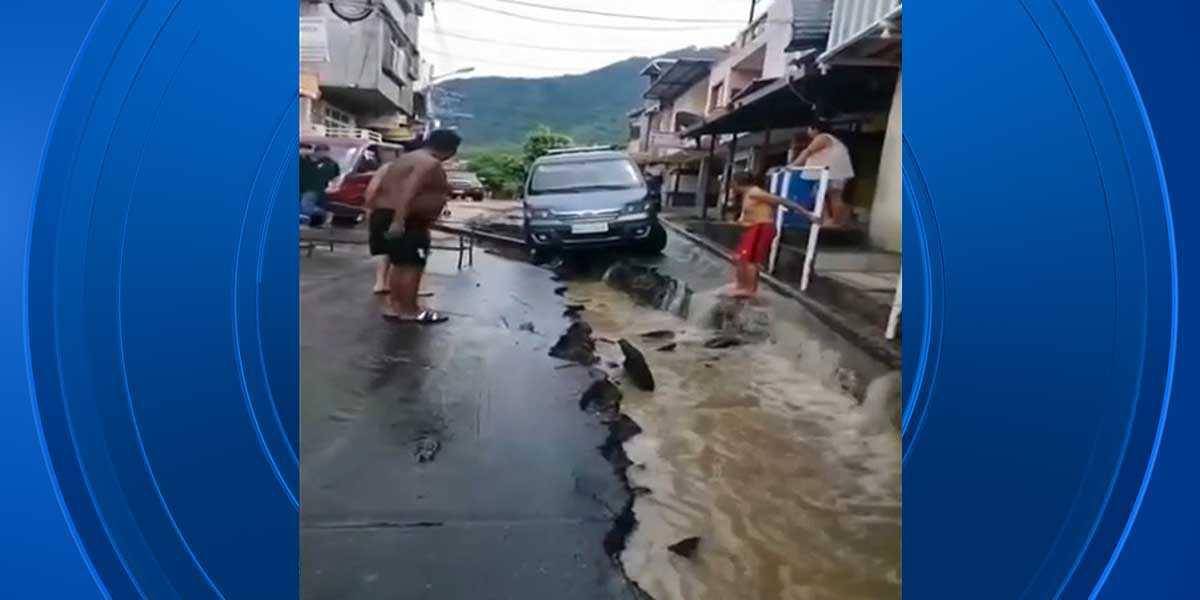 Preocupación en Montecristi por la formación de una gran grieta en una calle central del cantón manabita