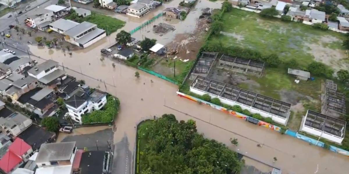Manabí: Chone en emergencia por fuertes lluvias e inundaciones