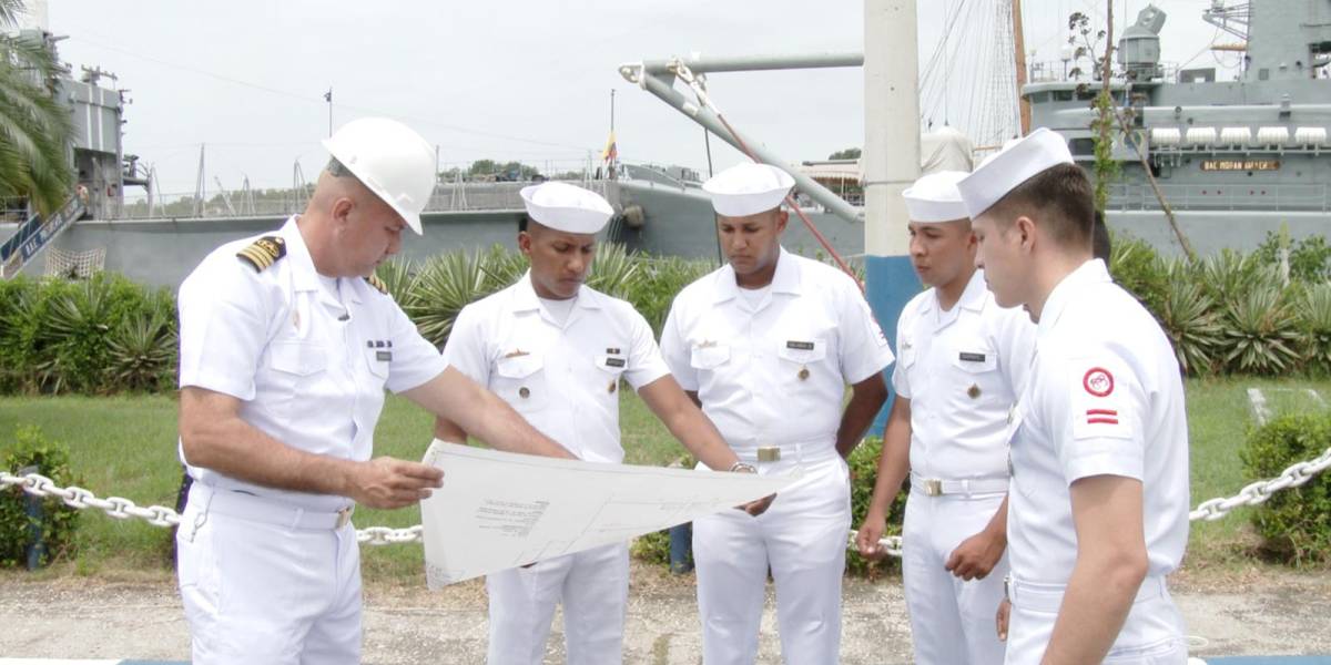 Los requisitos para enlistarse en la Armada de Ecuador como tripulantes especialistas y oficiales