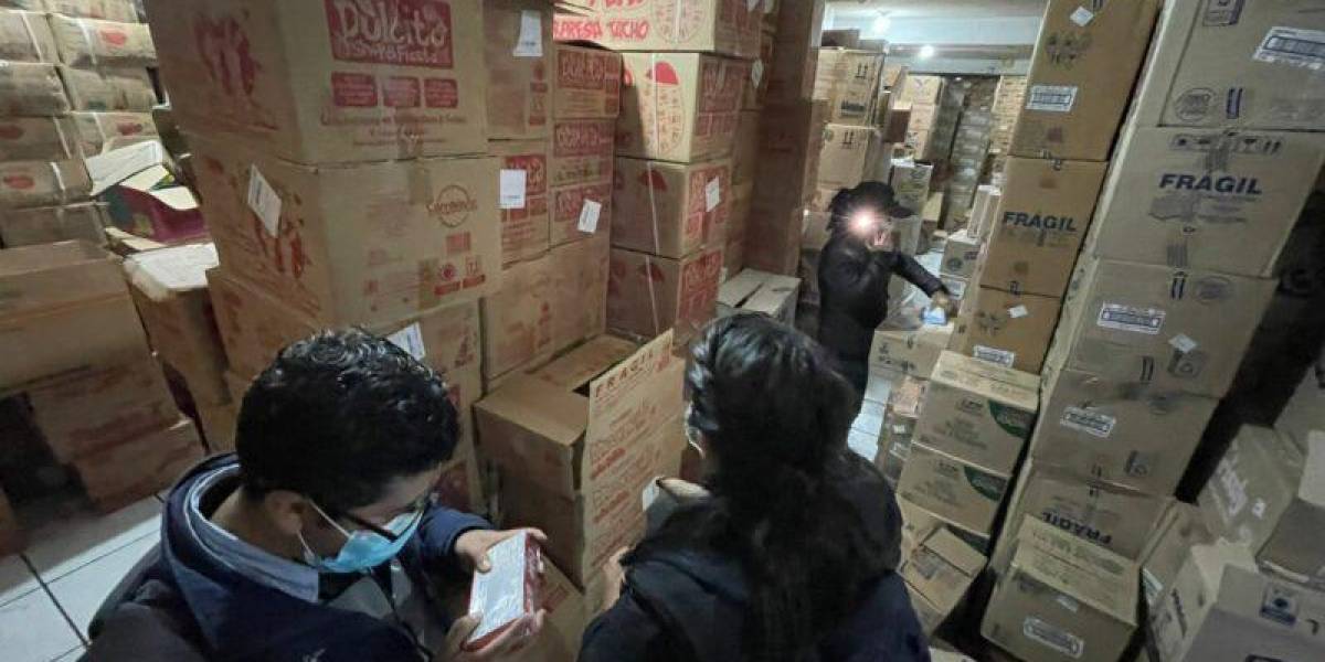 Quito: 15 mil productos caducados fueron retirados de bodegas y locales comerciales