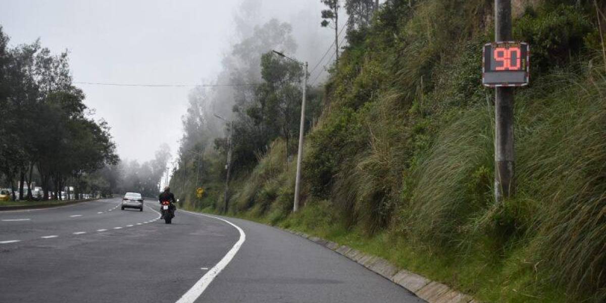 Quito: en promedio máximo, los autos circulan a 135 km/h como velocidad máxima en la avenida Simón Bolívar