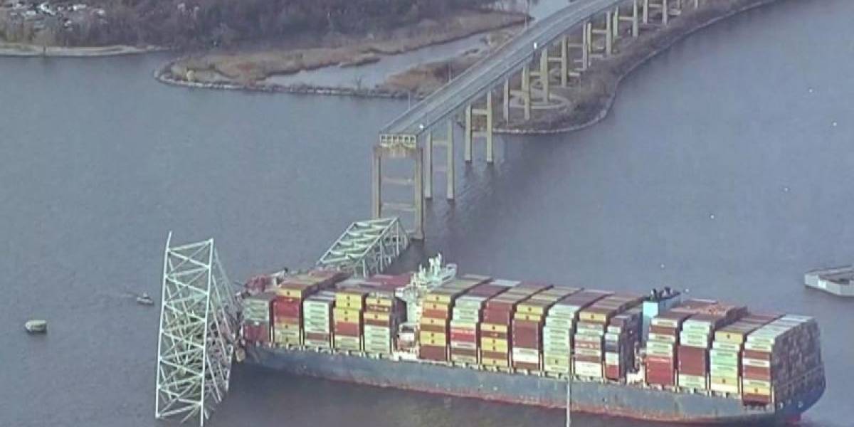 Cómo ocurrió el choque de un barco contra uno de los principales puentes de Baltimore y qué se sabe de las posibles causas