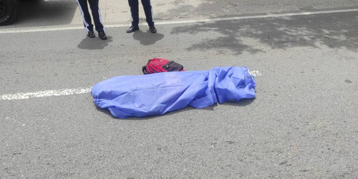 Un hombre en presunto estado de embriaguez saltó la baranda de seguridad en la vía Cuenca -Azogues y murió atropellado