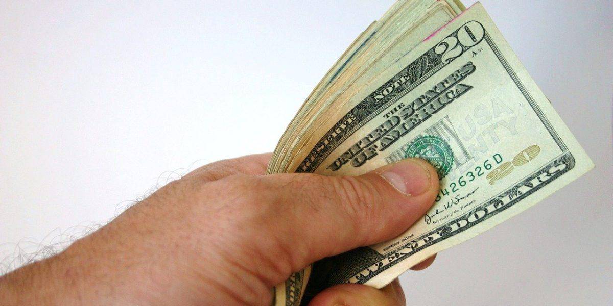 Salario Básico Unificado: Lasso anuncia un alza de 25 dólares en el sueldo mínimo de 2022