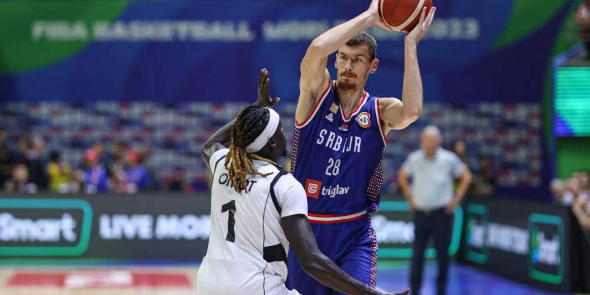 Mundial de Baloncesto: jugador serbio recibió un codazo en pleno juego que terminó en la extirpación de un riñón