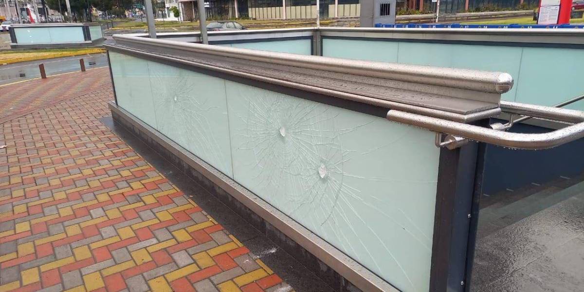 Las autoridades buscan a los responsables del vandalismo en una estación del Metro de Quito