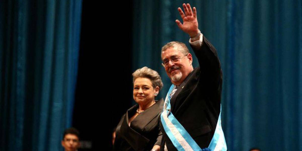 Bernardo Arévalo asume la presidencia de Guatemala luego de una extensa jornada de desacuerdos en el Congreso que provocaron el retraso de su investidura