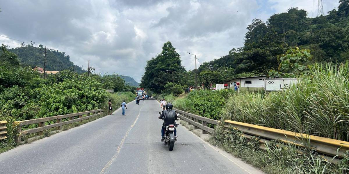 La vía Alóag-Santo Domingo está cerrada en el km 82