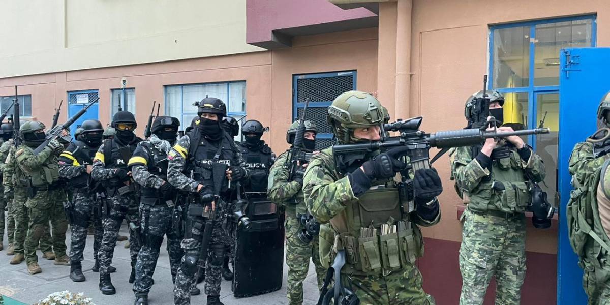 Cárcel de Cotopaxi: 1 800 policías y militares intervienen el centro carcelario