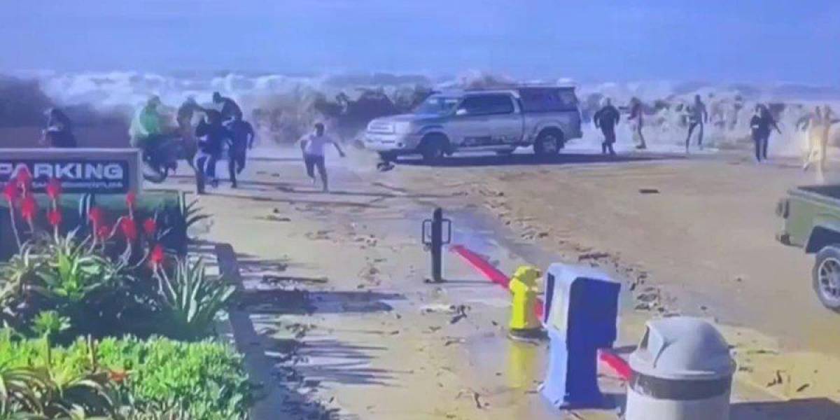 Olas gigantes en la costa de California causan inundaciones y dejan heridos