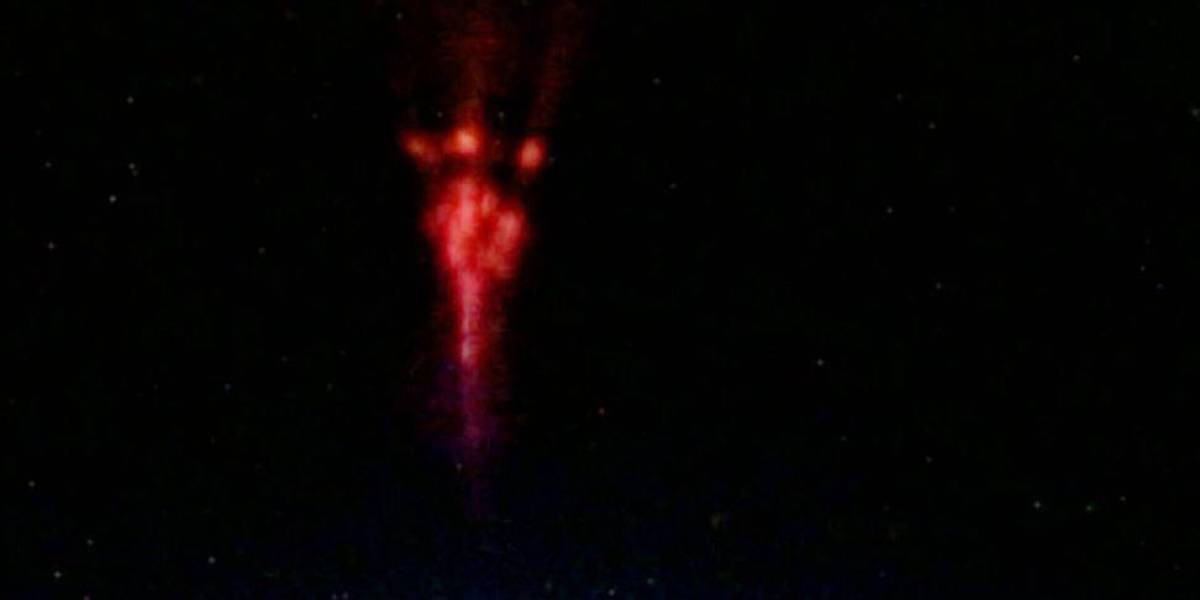 ¿Qué es el extraño rayo rojo que captó la Estación Espacial Internacional?