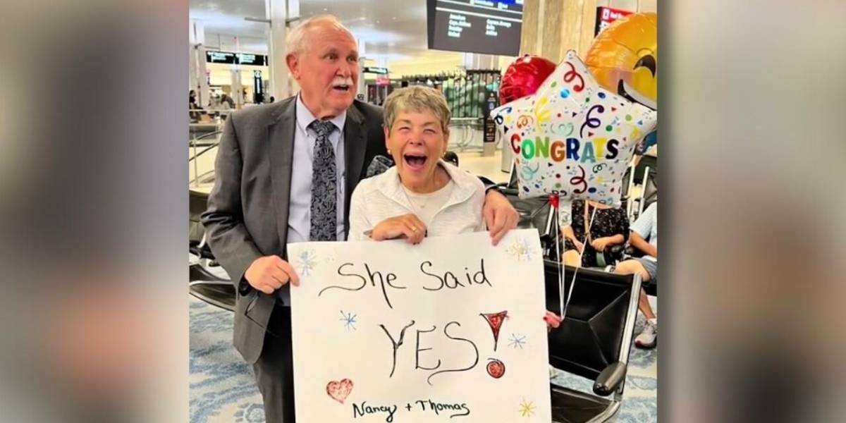 Un hombre de 78 años se reencontró con su novia del colegio y le propuso matrimonio