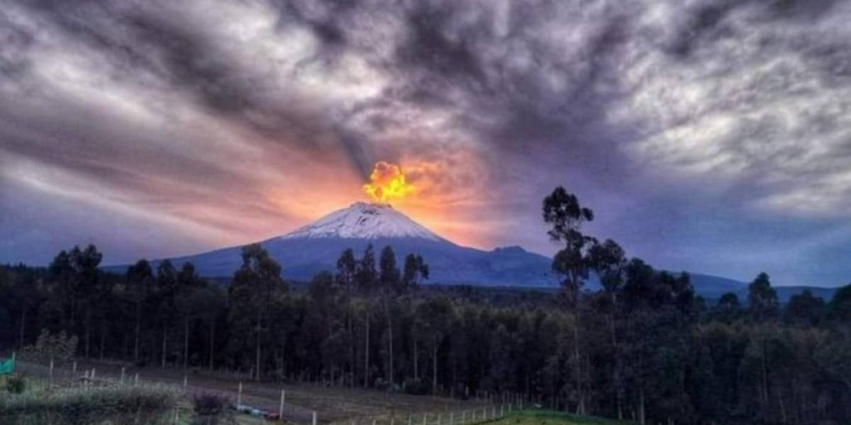 Volcán Cotopaxi mantiene actividad moderada desde hace una semana