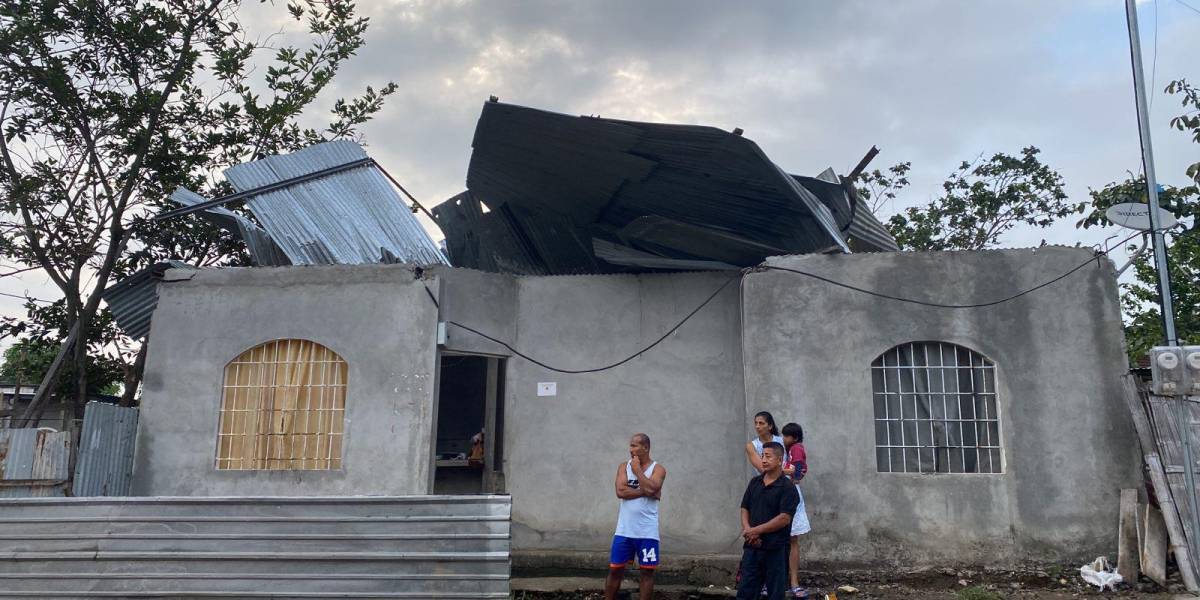 Un vendaval desprendió los techos de cuatro casas y una escuela, en Monte Sinaí, Guayaquil