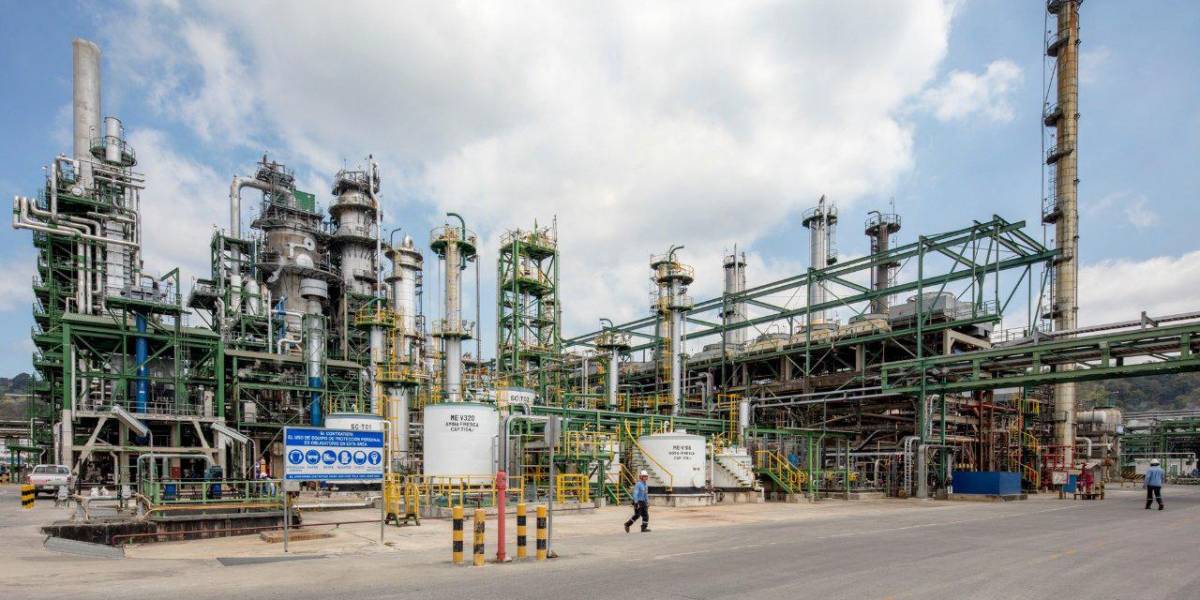 Ecuador espera ahorrar USD 800 millones al año con modernización de la Refinería de Esmeraldas