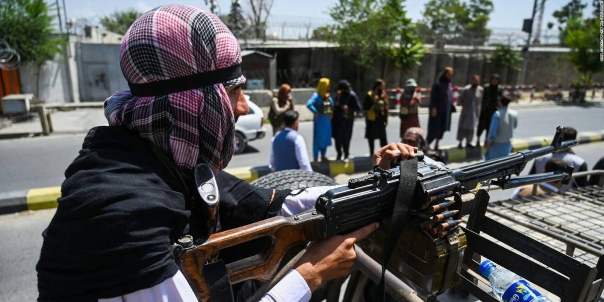 EEUU lanza un ataque en Kabul contra vehículo con supuestos miembros del EI