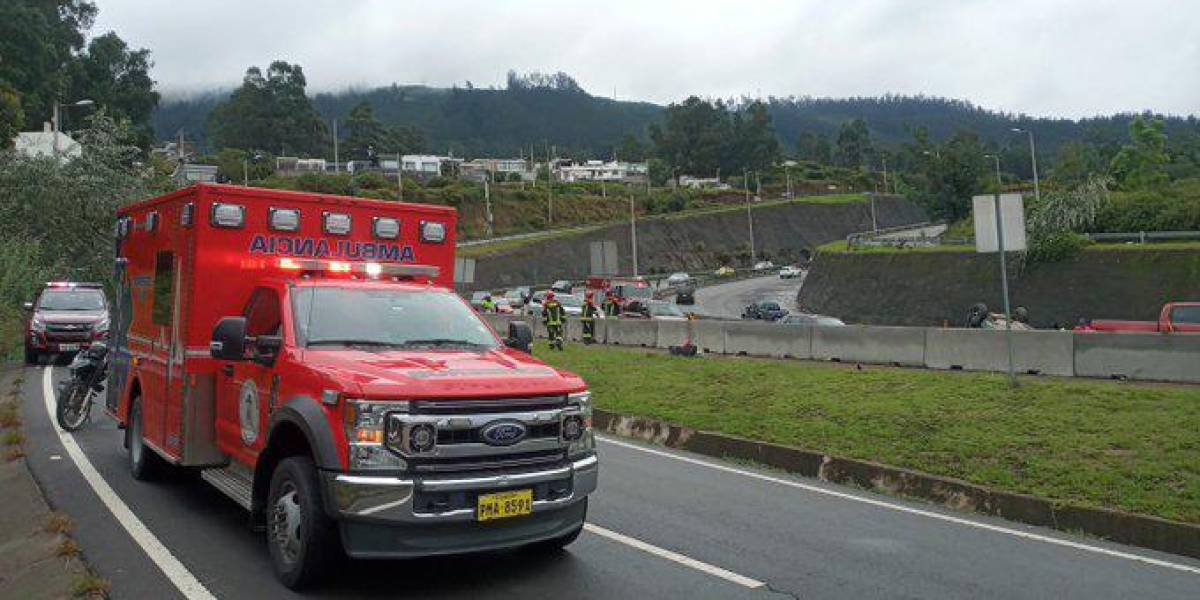 Quito: un siniestro de tránsito en la Ruta Viva dejó cuatro heridos