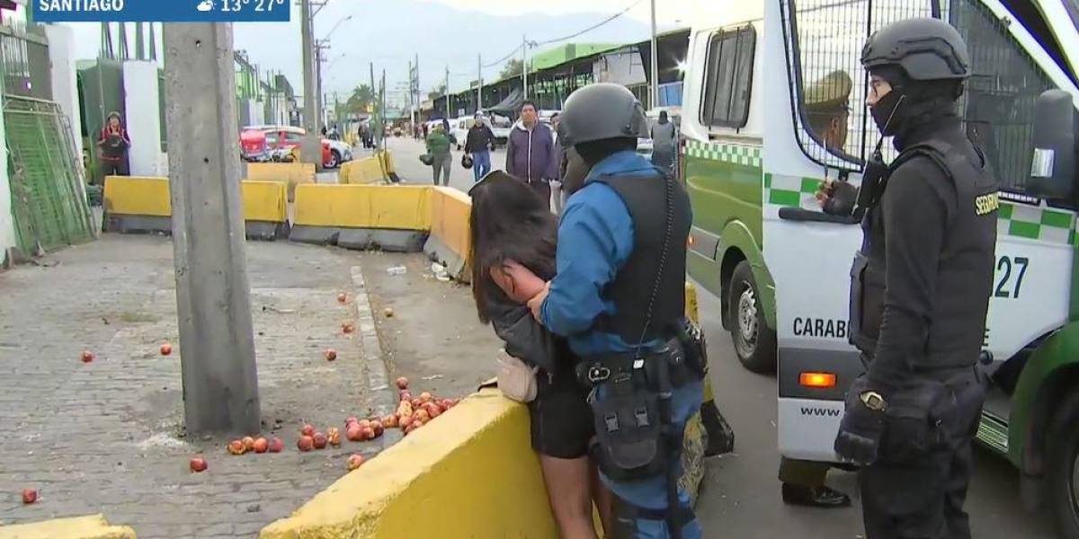 Chile: En transmisión en vivo se captó cómo una mujer desarmó a un guardia y disparó al azar
