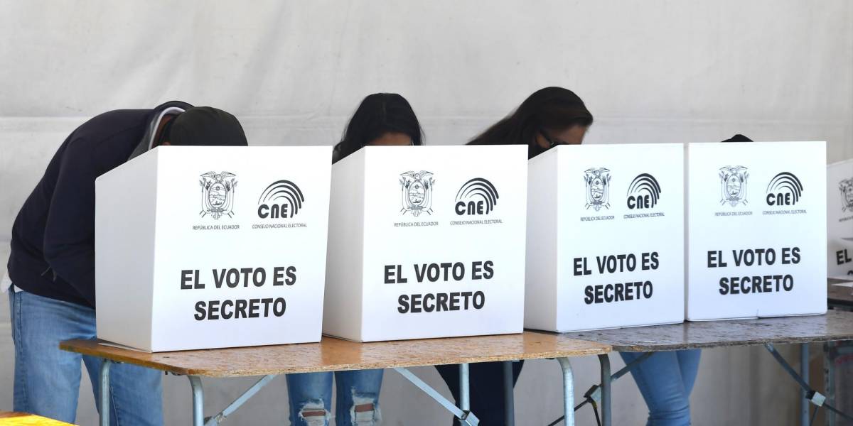 Elecciones Ecuador 2023: votantes entre 16 y 50 años pondrán al próximo Presidente, al ser la mayoría del padrón