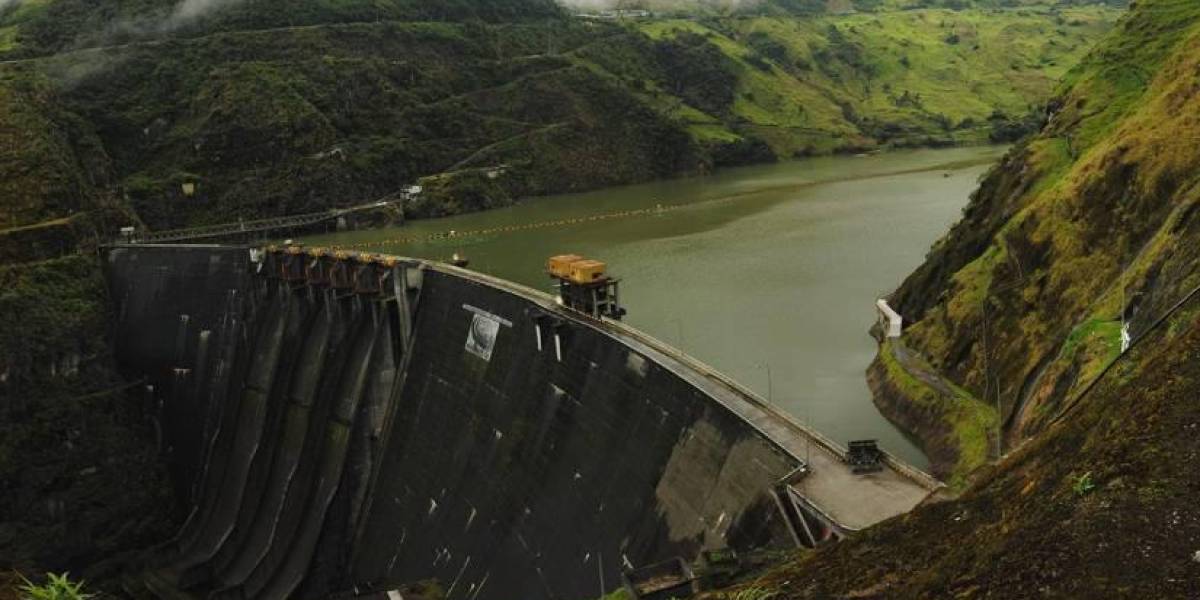 La generación hidroeléctrica de Ecuador bajará a menos del 70%, desde octubre, por el estiaje