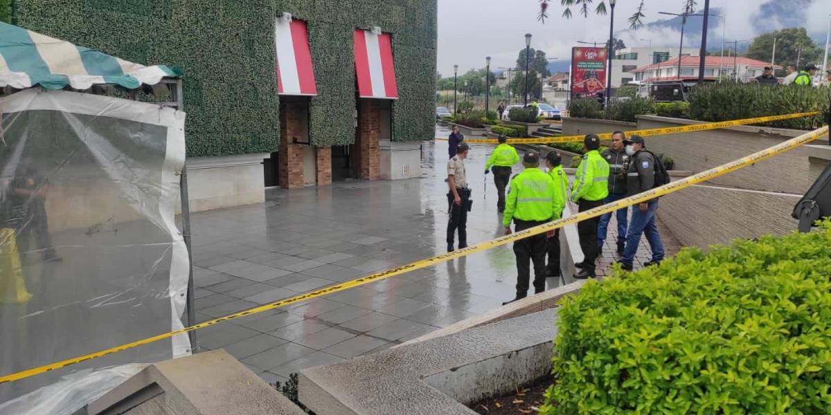 Quito: una balacera en las afueras de un centro comercial dejó un fallecido y un herido en Cumbayá
