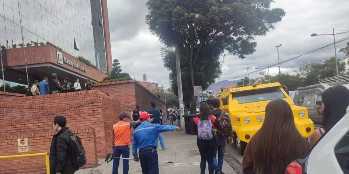 Cuenca: disparo contra un guardia atravesó el chaleco pero se incrustó en el celular durante el asalto a un blindado