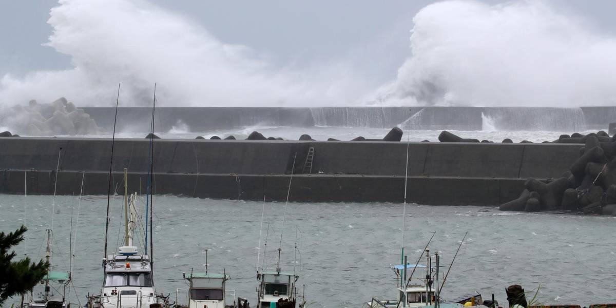 Japón: el ciclón Lan paraliza el transporte aéreo y deja decenas de miles de evacuados
