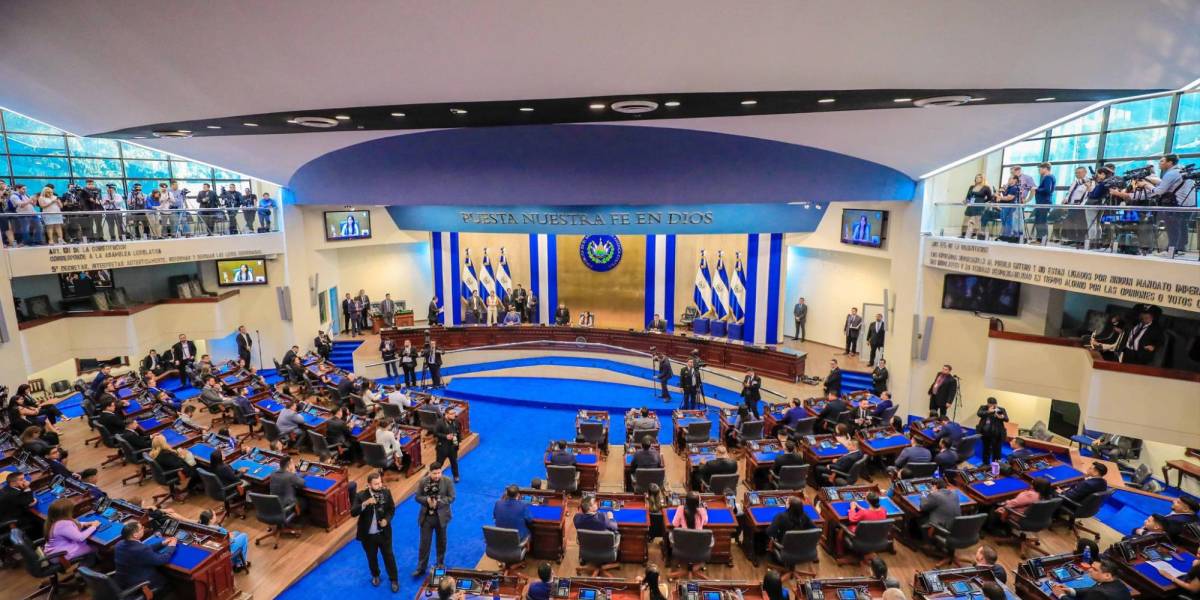 Un nuevo Congreso dominado por el partido de Nayib Bukele asume en El Salvador