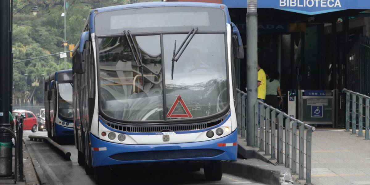 Guayaquil: más de 100 unidades de la Metrovía están rodando sin pasar la revisión técnica vehicular