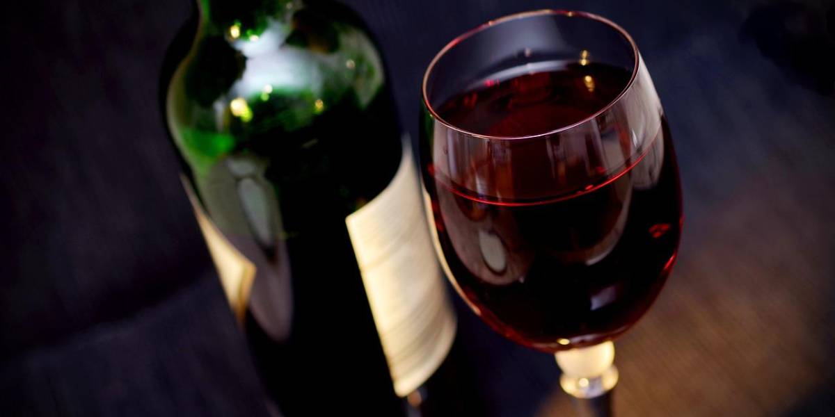 ¿Por qué duele la cabeza después de tomar vino tinto? Un estudio lo explica