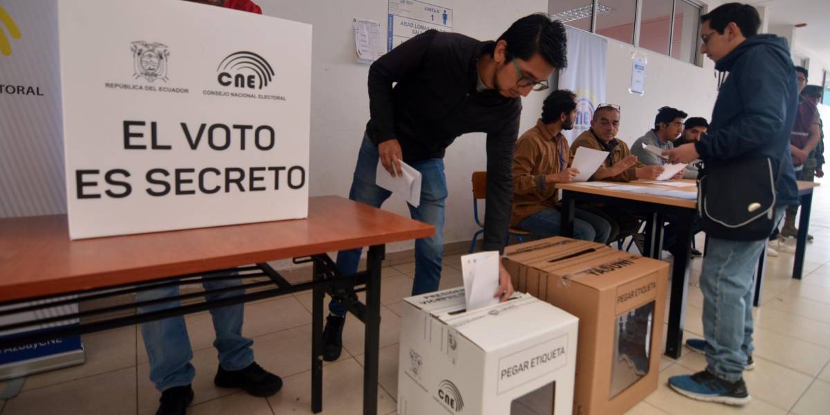 Segunda vuelta Ecuador 2023: El CNE publica nuevo calendario, tras ordenar que haya elecciones presenciales en el exterior