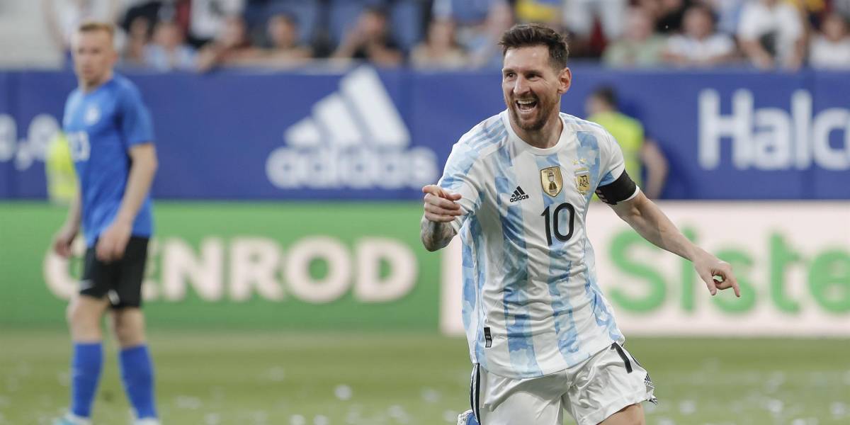 Messi anotó cinco goles en la victoria ante Estonia