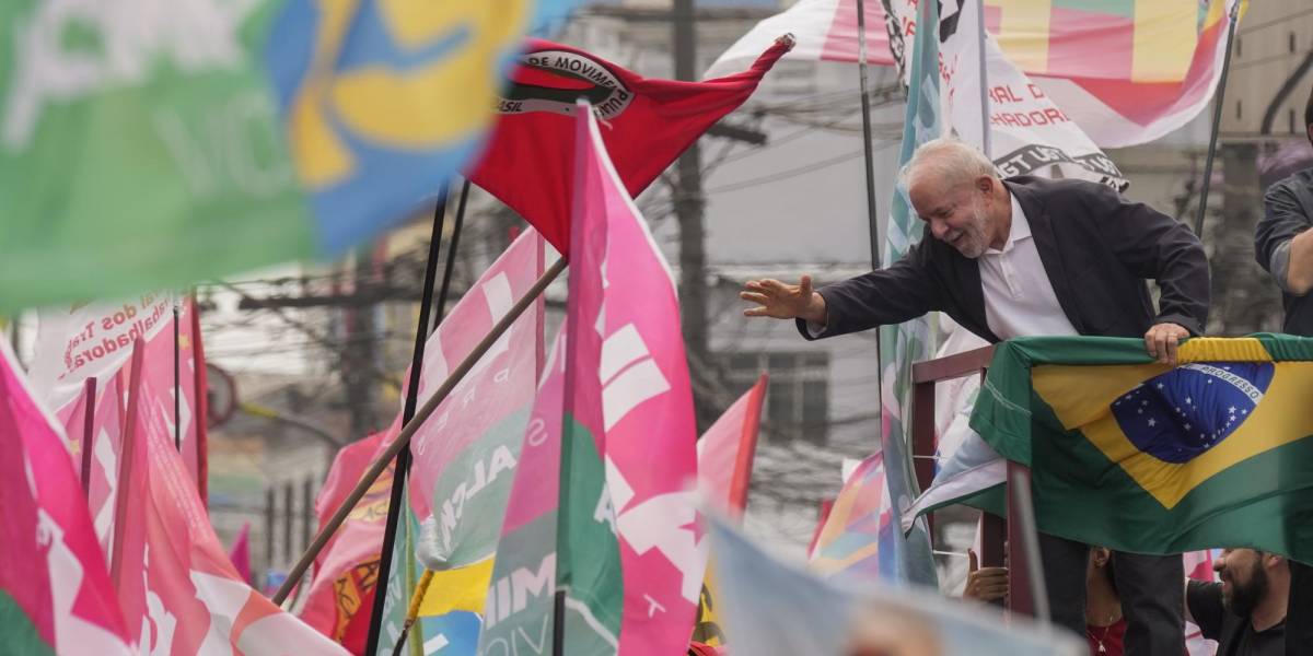 Con más del 80 % de actas escrutadas, Lula supera a Bolsonaro en las elecciones en Brasil