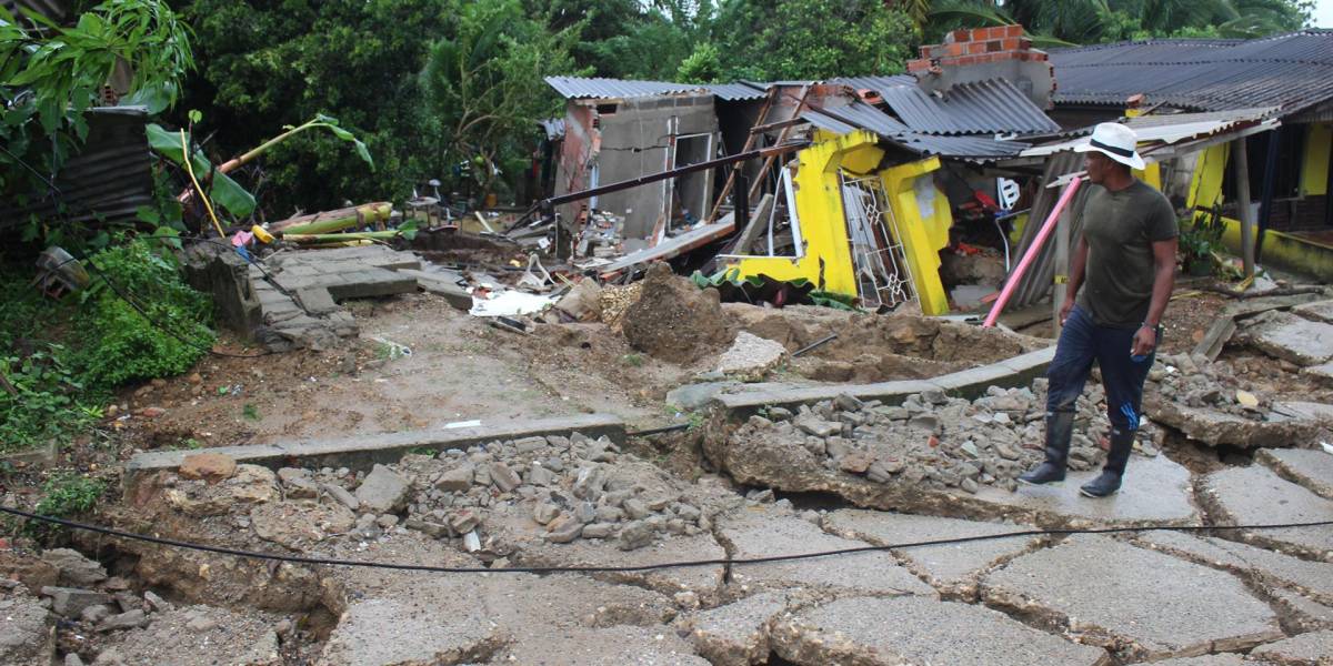 Avalancha destruye más de 80 casas en Colombia