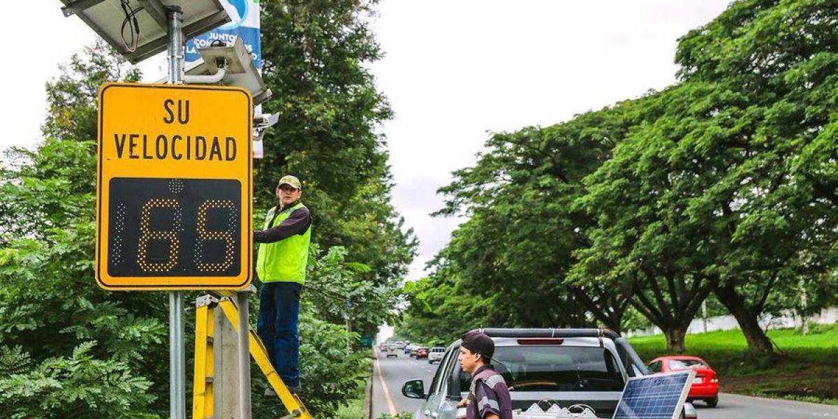 Los radares en Guayaquil siguen multando, pese a fallo judicial
