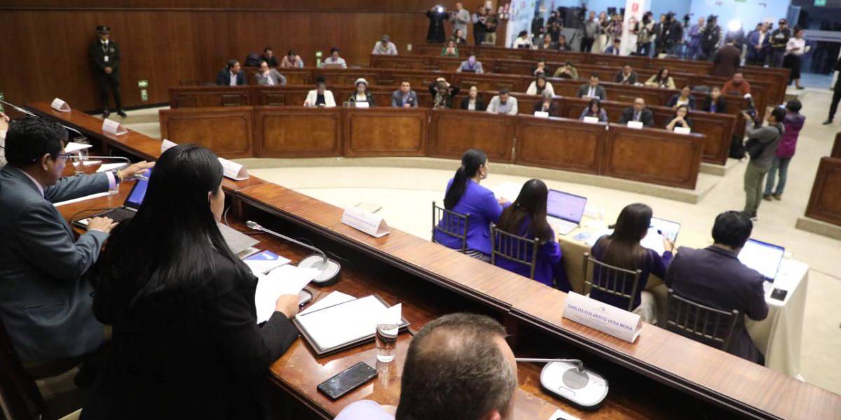 Cinco ministros convocados por el caso Olón no acudieron a una Comisión de la Asamblea