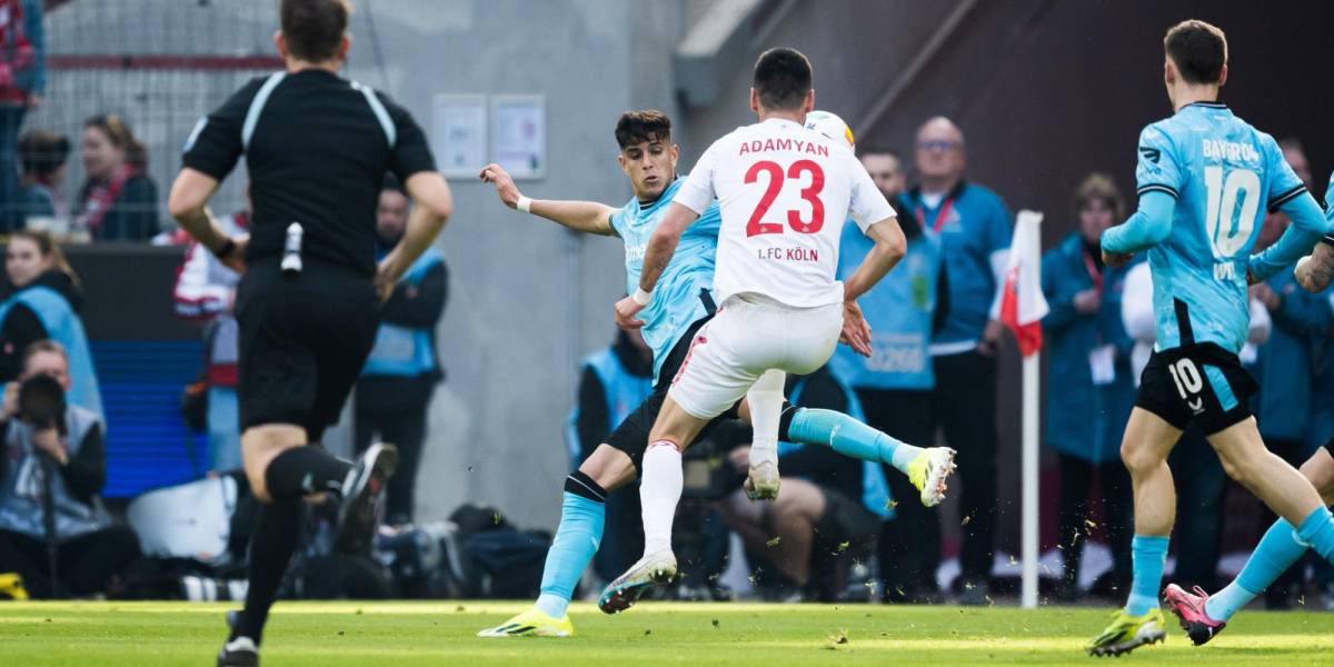 El Bayer Leverkusen de Piero Hincapié venció 2-0 al Colonia y sigue en la cima de la Bundesliga