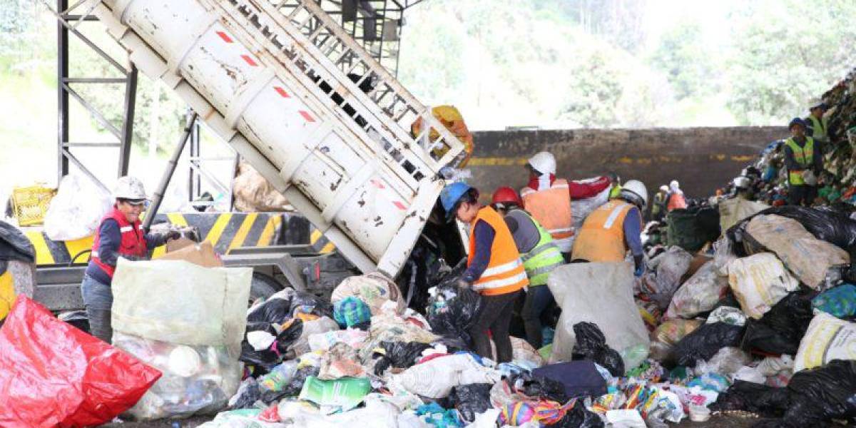 Quito comenzará la construcción de un nuevo complejo para el manejo de basura en 30 meses