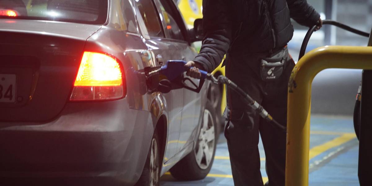 En las gasolineras ya se registran los nuevos precios de los combustibles premium.