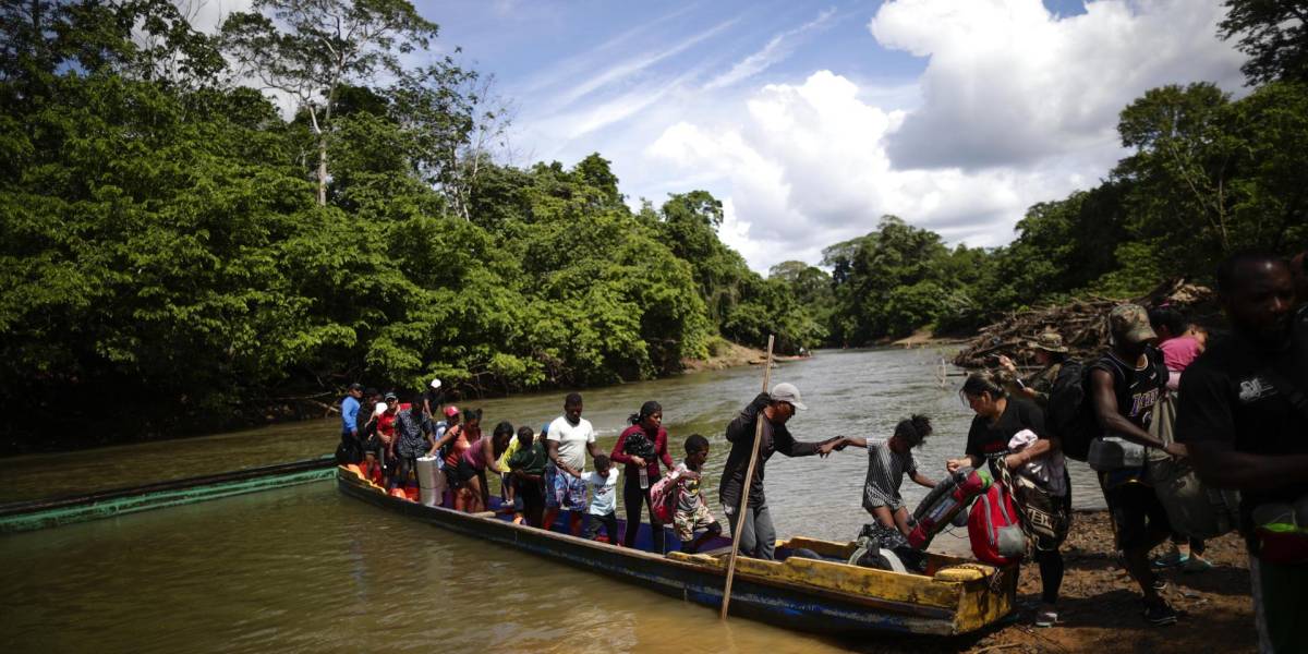 La selva del Darién alcanzó un récord de migrantes y menores en tránsito en el 2023